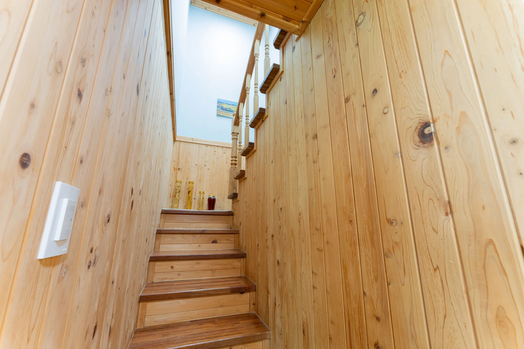 Hinoki staircase connecting both floors